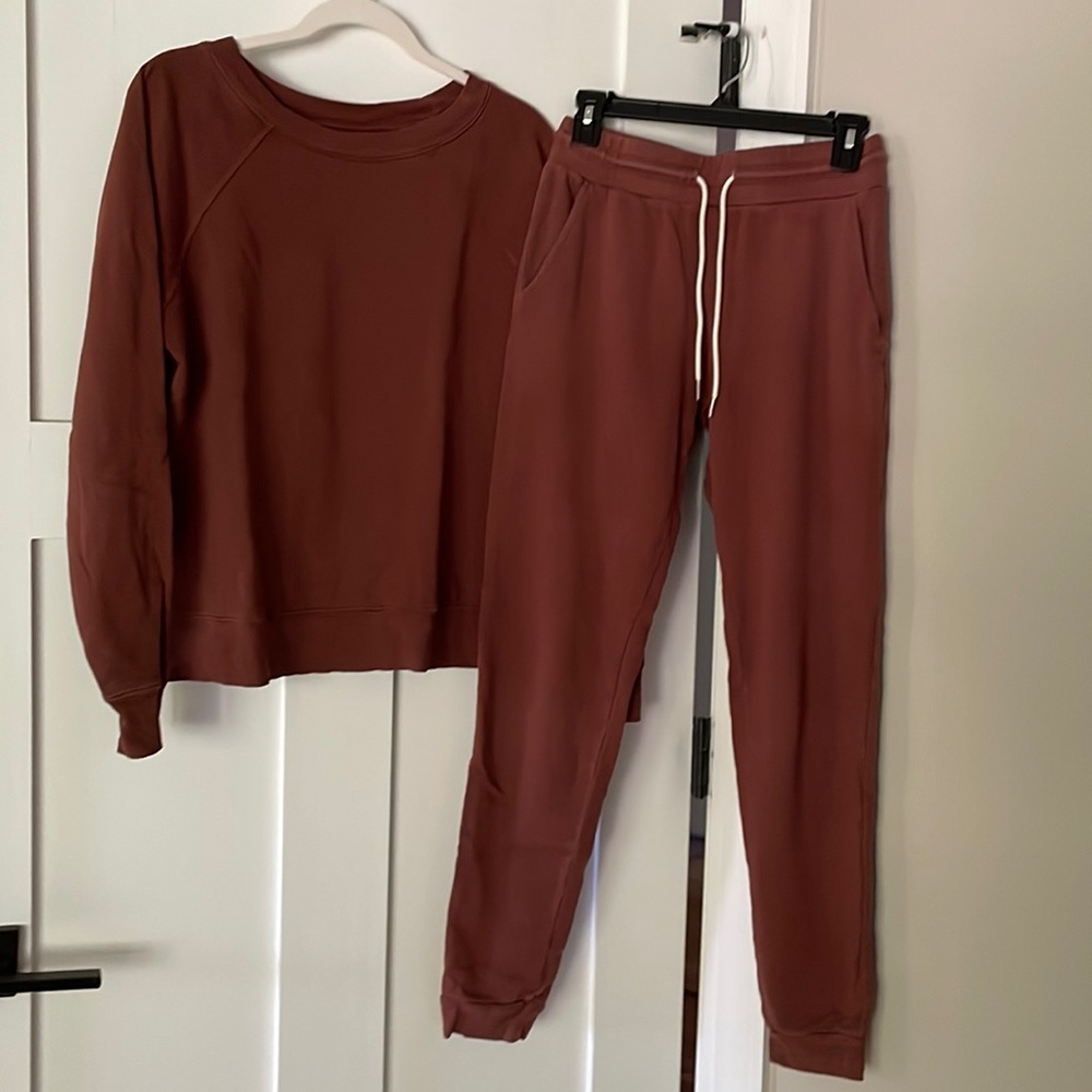 MATE the label jogger set in tobacco